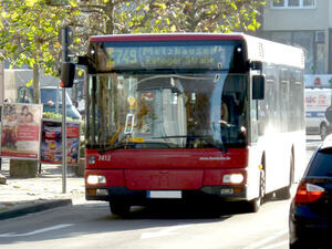 Bild vergrößern: Linienbus der Linie 749 Richtung  Metzkausen Ratinger Straße.