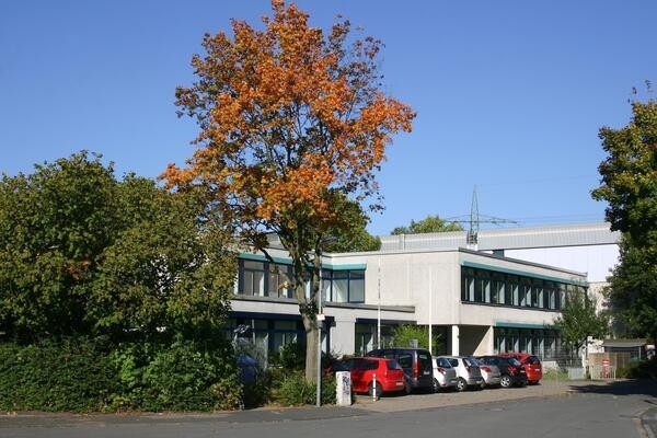 Bild vergrößern: Vorderansicht des Gebäude der Helen-Keller-Schule in Ratingen.