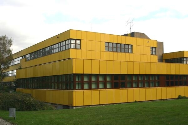 Bild vergrößern: Gebäude des Berufskollegs Niederberg in Velbert.