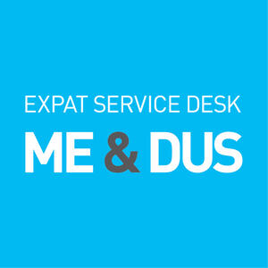 Bild vergrößern: Auf blauem Hintergrund befindet sich der Schriftzug "Expat Service Desk. ME & DUS".