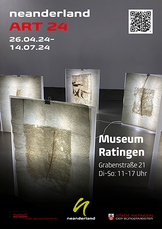 Bild vergrößern: Plakat mit der Aufschrift "neanderland Art 24. Museum Ratingen. 26.04.-14.07.2024. Abgebildet ist die Fotografie der Lichtinstallation "Spuren" von Katja Wickert.