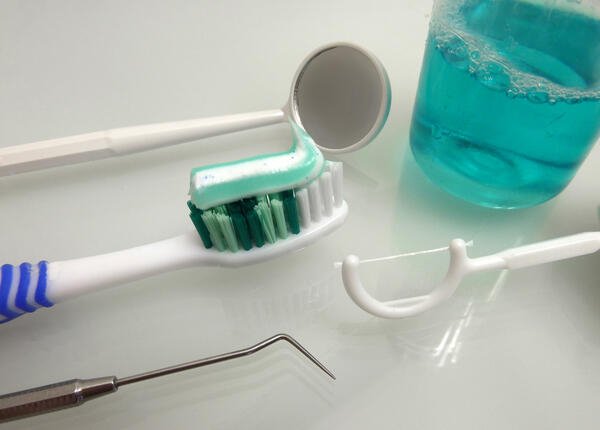 Bild vergrößern: Hilfsmittel für die Zahnpflege