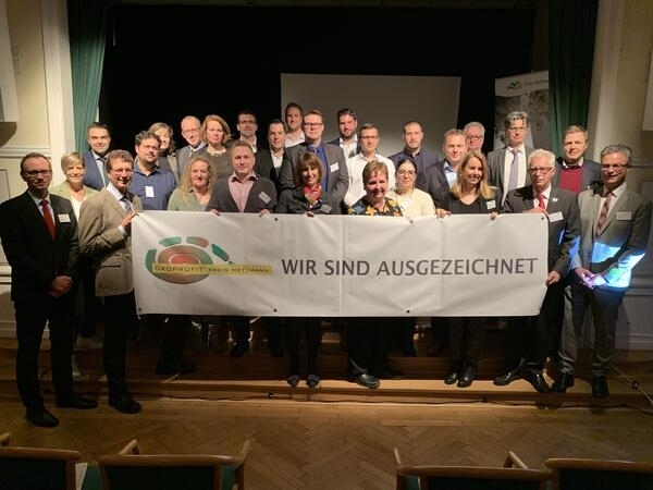Gruppenbild der ausgezeichneten Betriebe