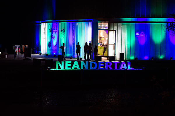 Das Neanderthal Museum bei Nacht