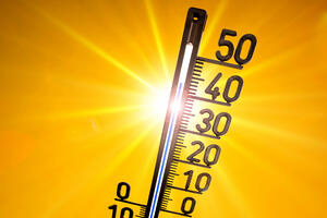 Bild vergrößern: Ein Thermometer zeigt eine Temperatur über 40 Grad Celsius an.